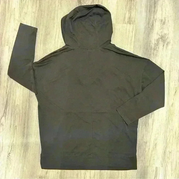 Fabletics Women’s 3/4 Sleeve Black Oversized Pullover Hooded Top Deep V Size S - Picture 2 of 5